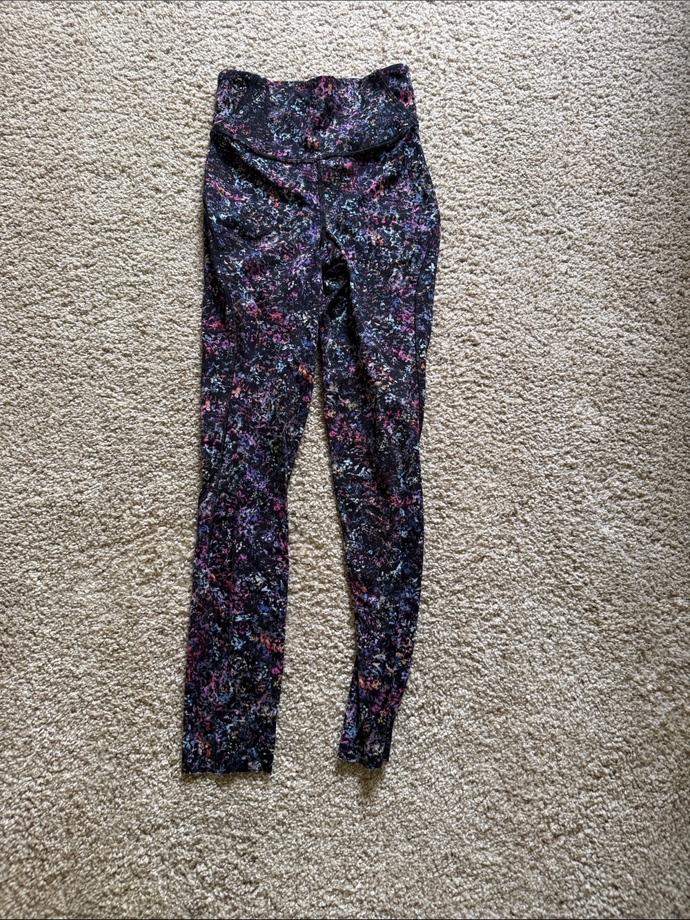 LOT OF LULULEMON LEGGINGS! - Picture 4 of 5